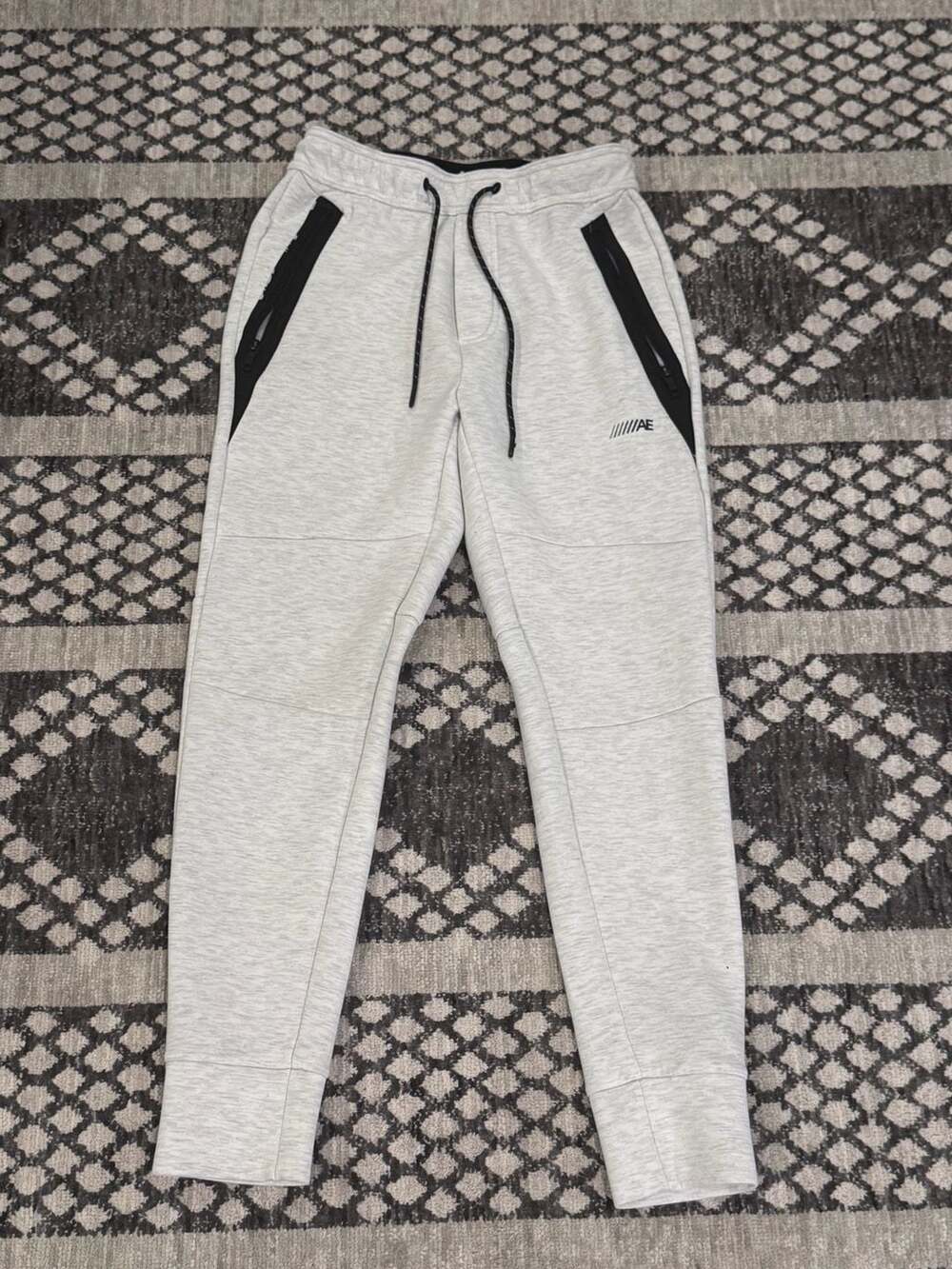 American Eagle Joggers Size XS Gray Fleece Sweatpants with Zipper Pockets